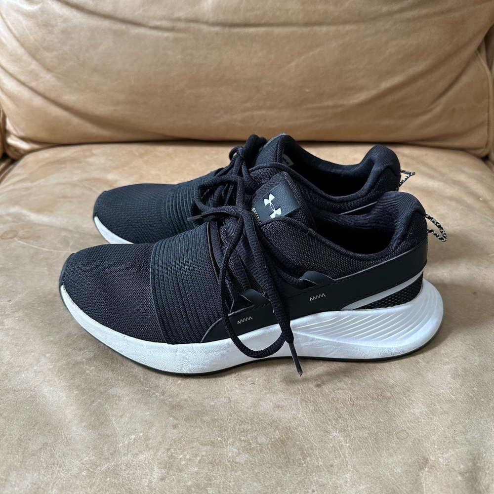 Under Armour Women’s Black Athletic Shoes, Size 7